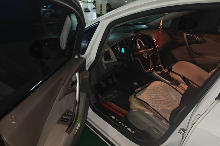 Used Buick GT 2013 XT 1.6L Manual Entry-Level Model Driver Seat
