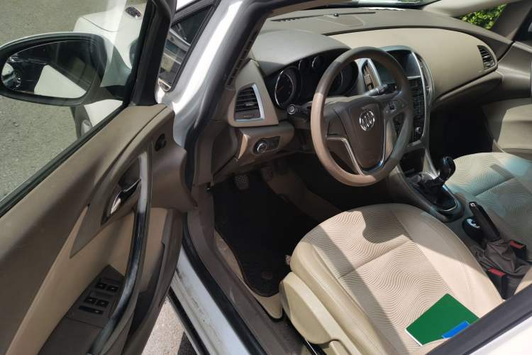 Used Buick GT 2013 GT 1.6L Manual Entry-Level Model Driver Seat
