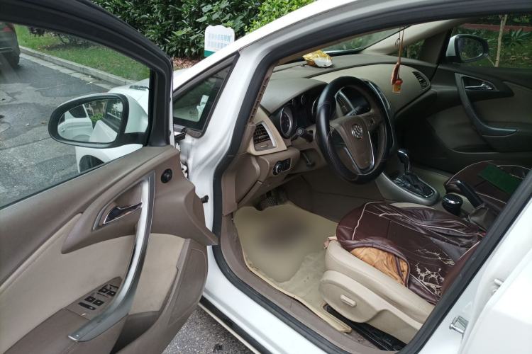Used Buick GT 2013 GT 1.6L Automatic Fashion Edition Driver Seat