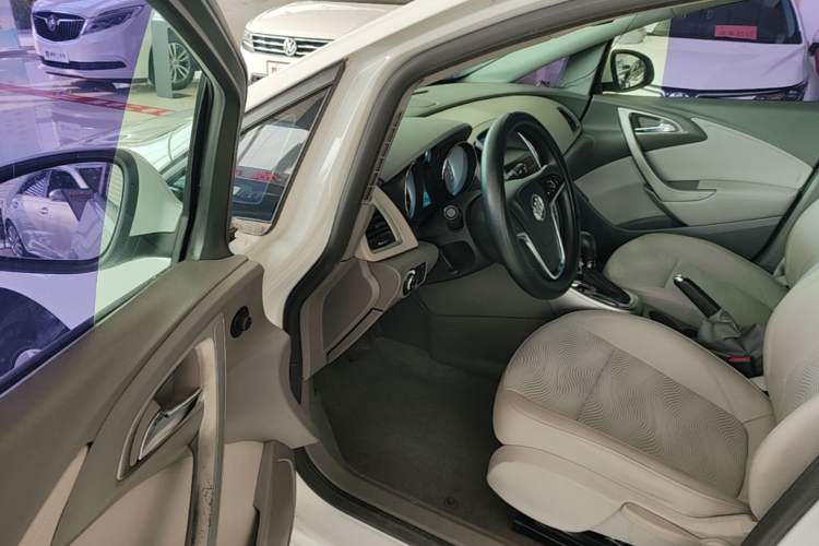 Used Buick GT 2013 XT 1.6L Automatic Fashion Edition Driver Seat