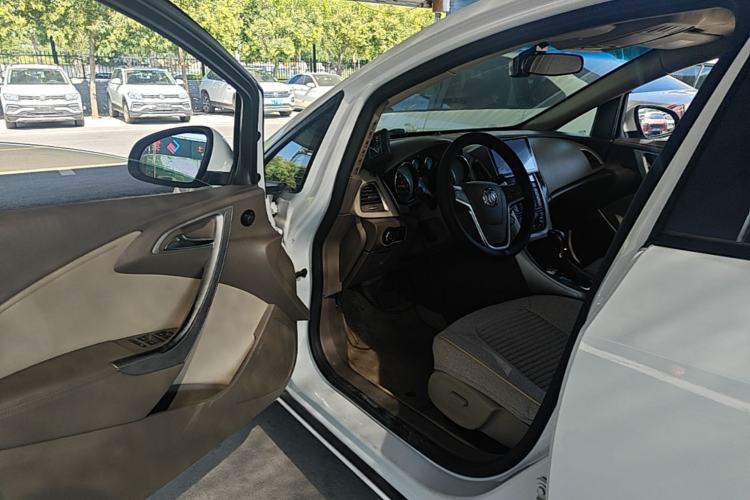 Used Buick GT 2013 GT 1.6L Automatic Fashion Edition Driver Seat