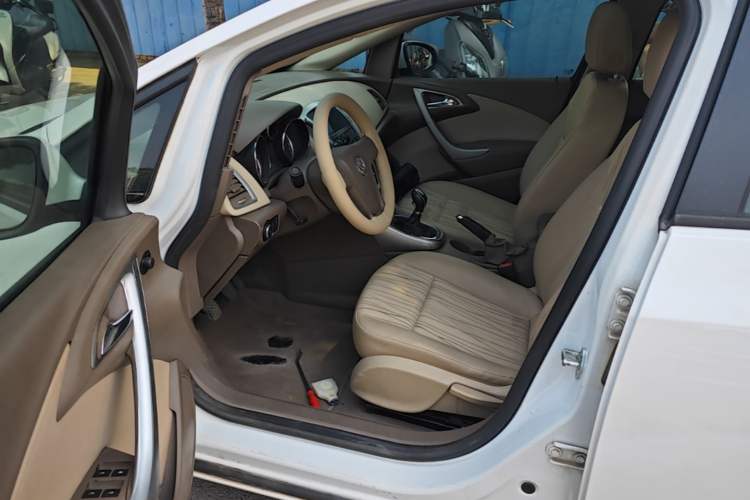 Used Buick GT 2013 GT 1.6L Manual Comfort Edition Driver Seat