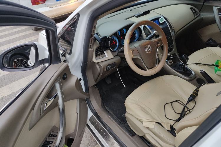 Used Buick GT 2013 GT 1.6L Manual Entry-Level Model Driver Seat