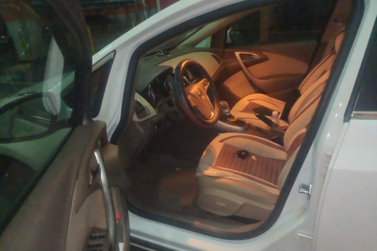 Used Buick GT 2013 GT 1.6L Automatic Fashion Edition Driver Seat