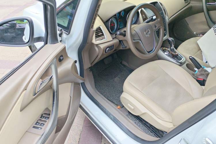 Used Buick GT 2013 GT 1.6L Automatic Fashion Edition Driver Seat