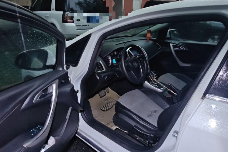 Used Buick GT 2013 XT 1.6L Automatic Fashion Edition Driver Seat