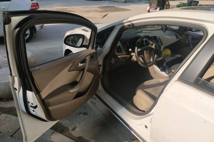 Used Buick GT 2013 GT 1.6L Automatic Fashion Edition Driver Seat