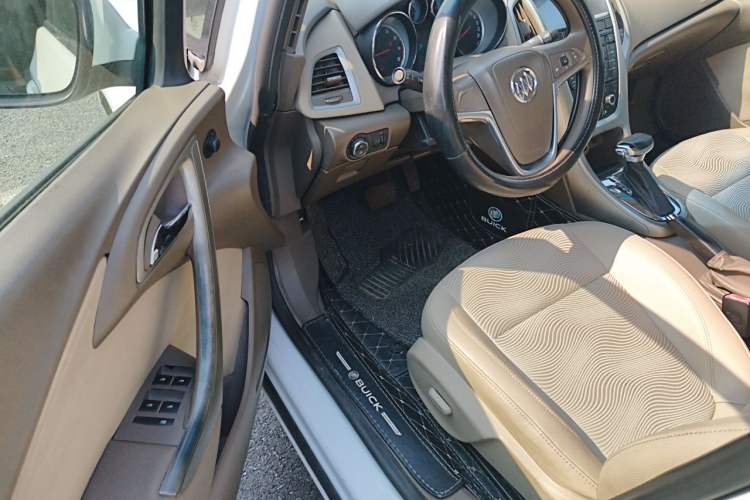 Used Buick GT 2013 GT 1.6L Automatic Fashion Edition Driver Seat