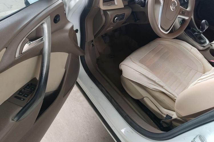 Used Buick GT 2013 GT 1.6L Manual Entry-Level Model Driver Seat