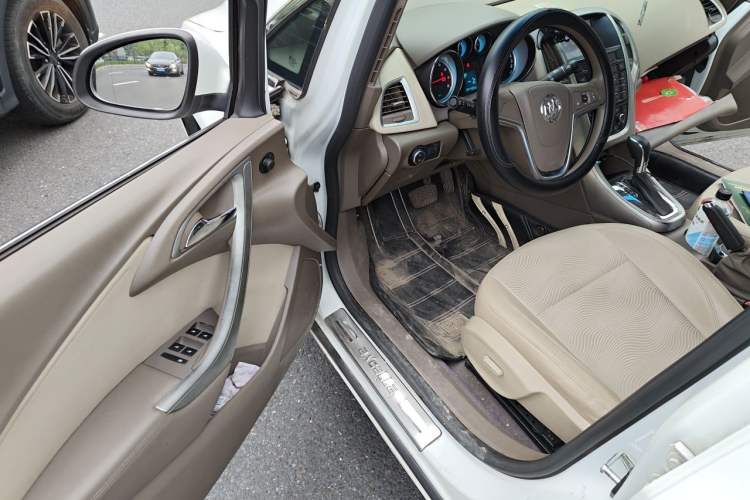 Used Buick GT 2013 GT 1.6L Automatic Fashion Edition Driver Seat