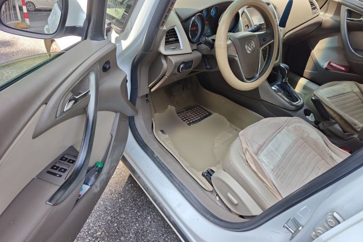 Used Buick GT 2013 GT 1.6L Automatic Fashion Edition Driver Seat