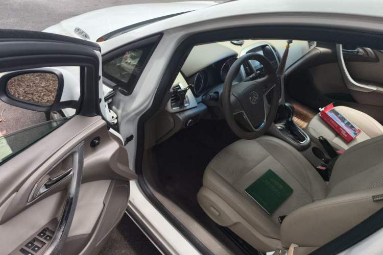 Used Buick GT 2013 GT 1.6L Automatic Fashion Edition Driver Seat
