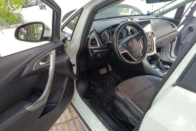 Used Buick GT 2013 XT 1.6L Automatic Fashion Edition Driver Seat