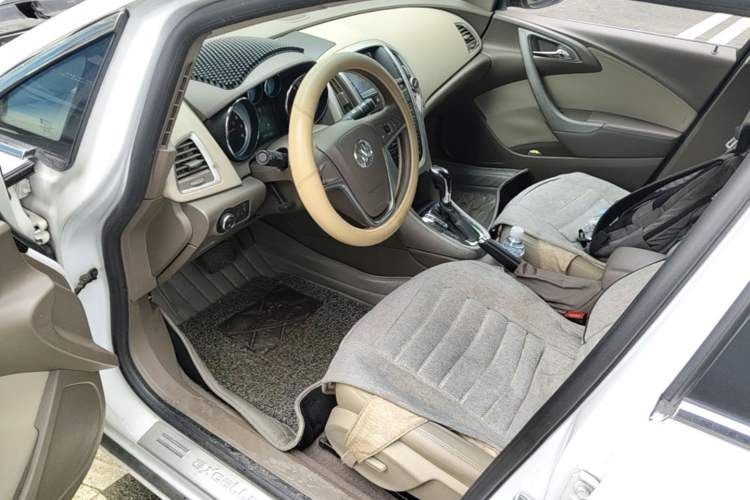 Used Buick GT 2013 GT 1.6L Automatic Fashion Edition Driver Seat
