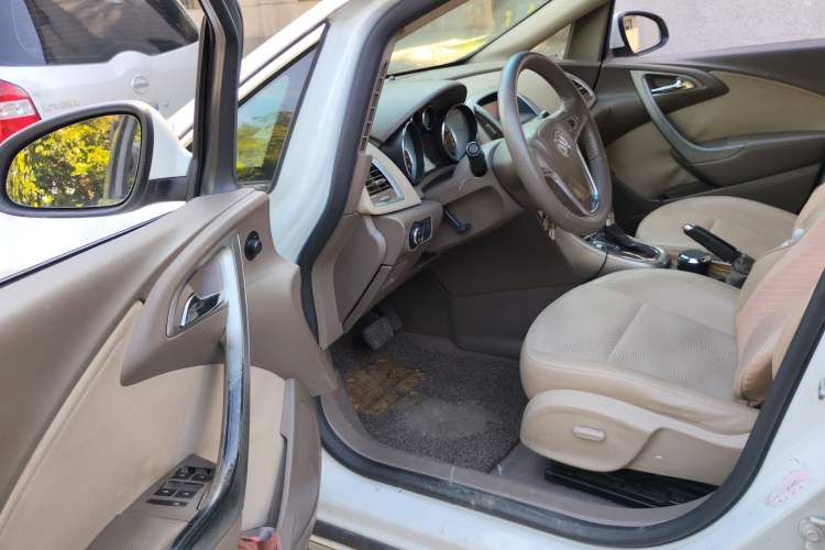 Used Buick GT 2013 GT 1.6L Automatic Fashion Edition Driver Seat