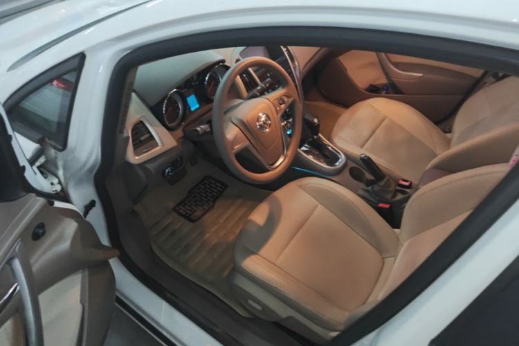 Used Buick GT 2013 GT 1.6L Automatic Fashion Edition Driver Seat