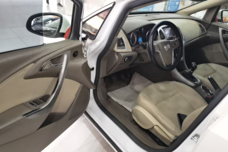 Used Buick GT 2013 GT 1.6L Manual Entry-Level Model Driver Seat