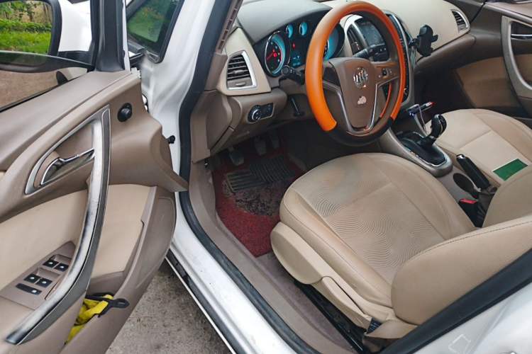 Used Buick GT 2013 GT 1.6L Manual Entry-Level Model Driver Seat