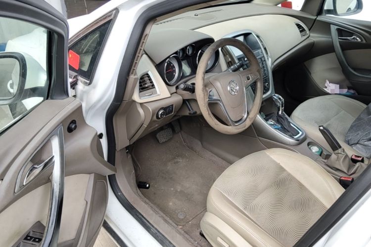 Used Buick GT 2013 GT 1.6L Automatic Fashion Edition Driver Seat