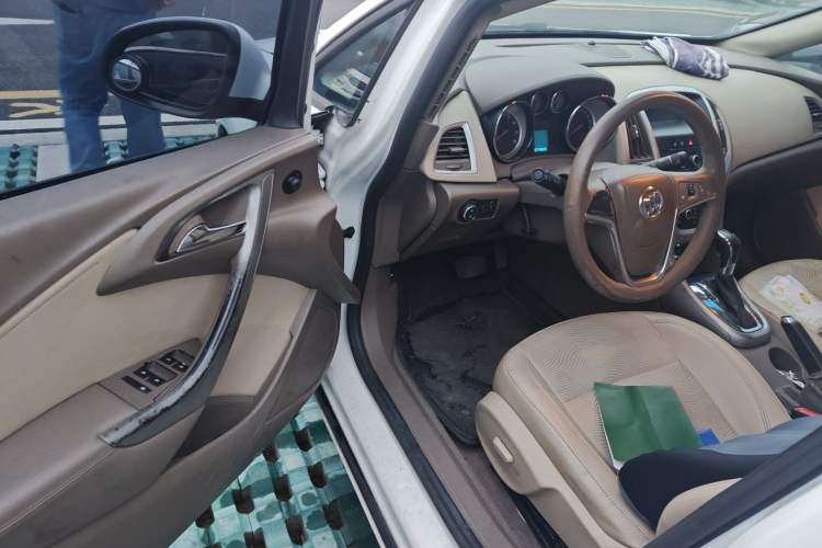 Used Buick GT 2013 GT 1.6L Automatic Fashion Edition Driver Seat
