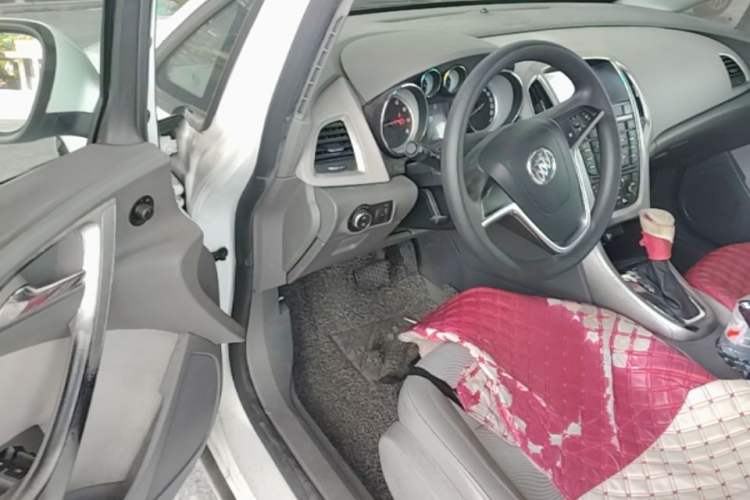 Used Buick GT 2013 XT 1.6L Automatic Fashion Edition Driver Seat