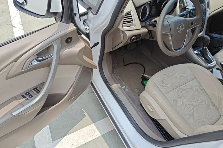 Used Buick GT 2013 GT 1.6L Automatic Fashion Edition Driver Seat