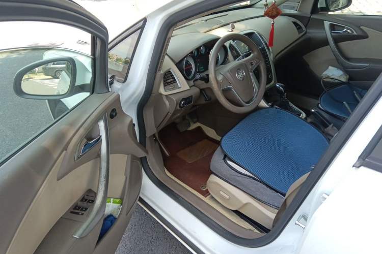 Used Buick GT 2013 GT 1.6L Automatic Fashion Edition Driver Seat