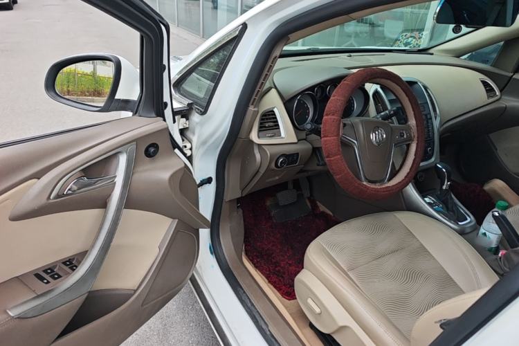 Used Buick GT 2013 GT 1.6L Automatic Fashion Edition Driver Seat