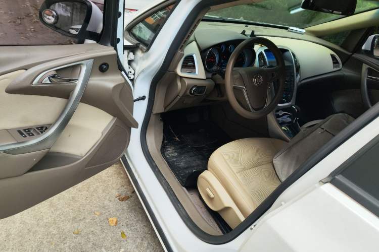 Used Buick GT 2013 GT 1.6L Automatic Fashion Edition Driver Seat