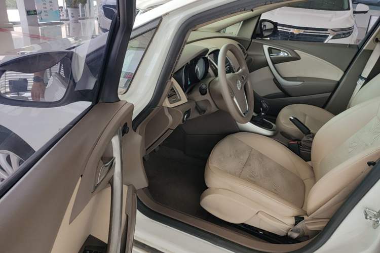 Used Buick GT 2013 GT 1.6L Manual Entry-Level Model Driver Seat