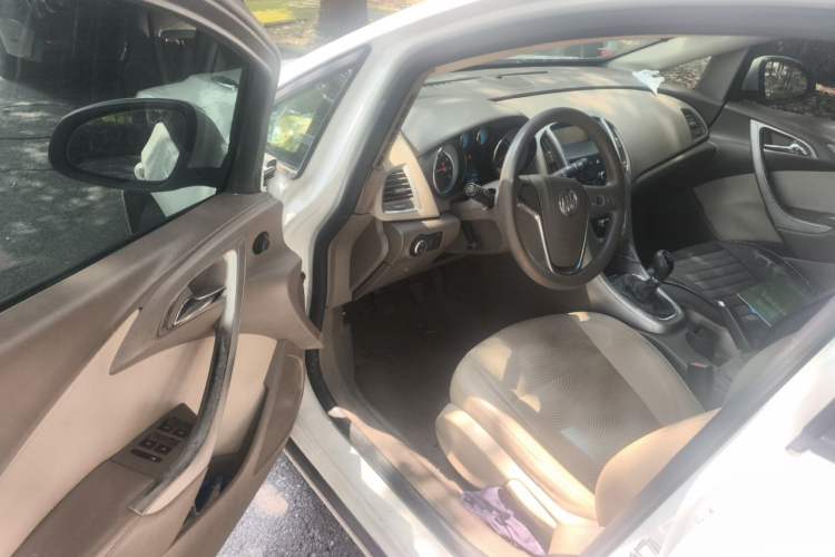 Used Buick GT 2013 GT 1.6L Manual Entry-Level Model Driver Seat