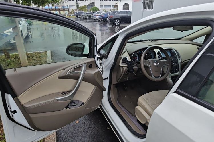 Used Buick GT 2013 GT 1.6L Manual Entry-Level Model Driver Seat