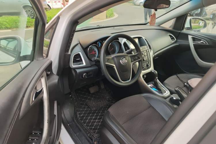 Used Buick GT 2013 XT 1.6L Automatic Fashion Edition Driver Seat