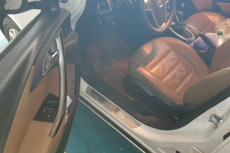 Used Buick GT 2013 GT 1.8L Automatic Fashion Edition Driver Seat