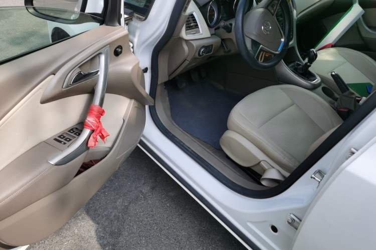 Used Buick GT 2013 GT 1.6L Manual Entry-Level Model Driver Seat