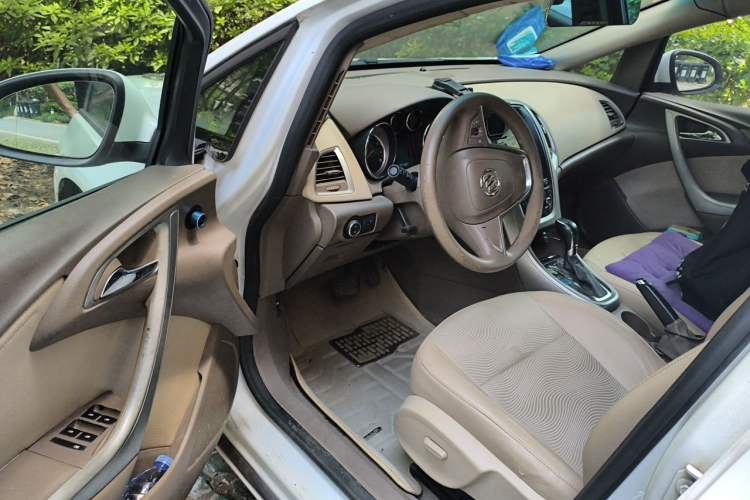 Used Buick GT 2013 GT 1.6L Automatic Fashion Edition Driver Seat