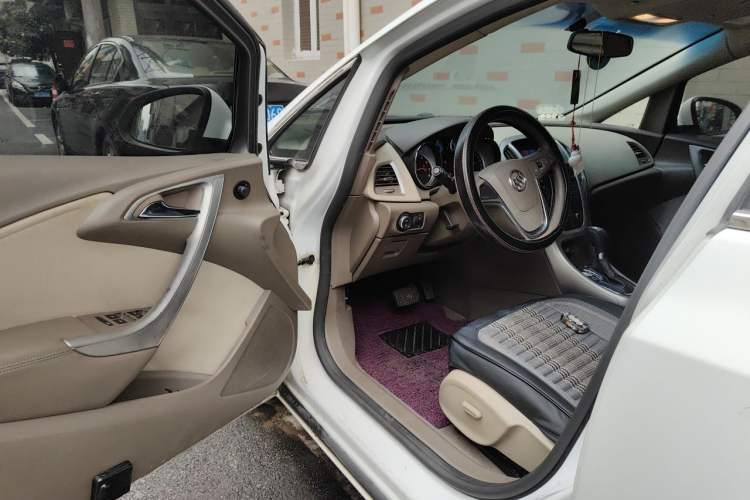 Used Buick GT 2013 GT 1.6L Automatic Fashion Edition Driver Seat