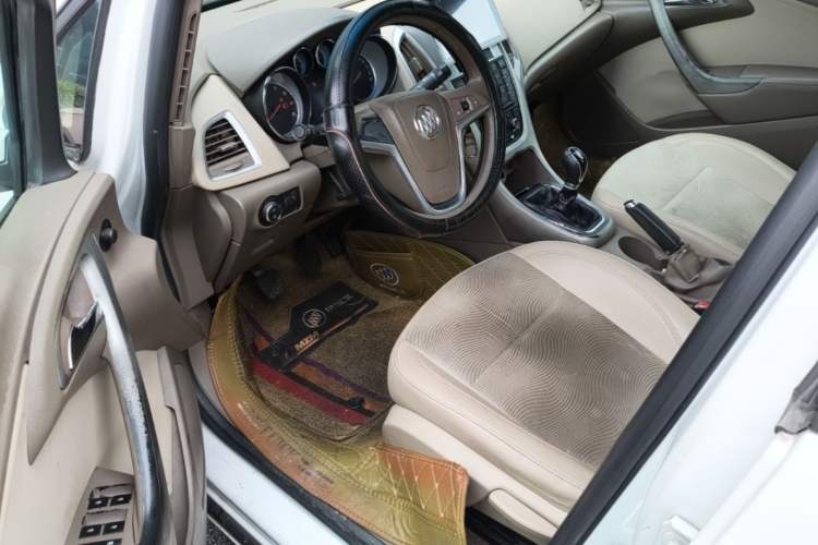 Used Buick GT 2013 GT 1.6L Manual Entry-Level Model Driver Seat