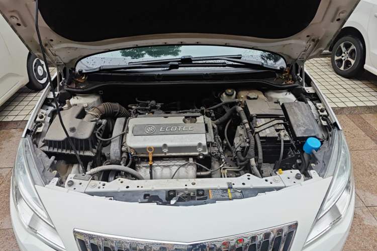 Used Buick GT 2013 XT 1.6L Automatic Fashion Edition Engine Bay