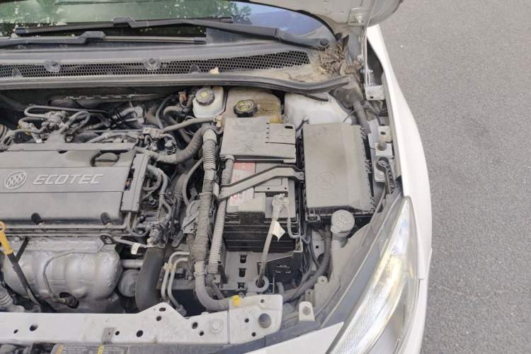 Used Buick GT 2013 XT 1.6L Automatic Fashion Edition Engine Bay Left