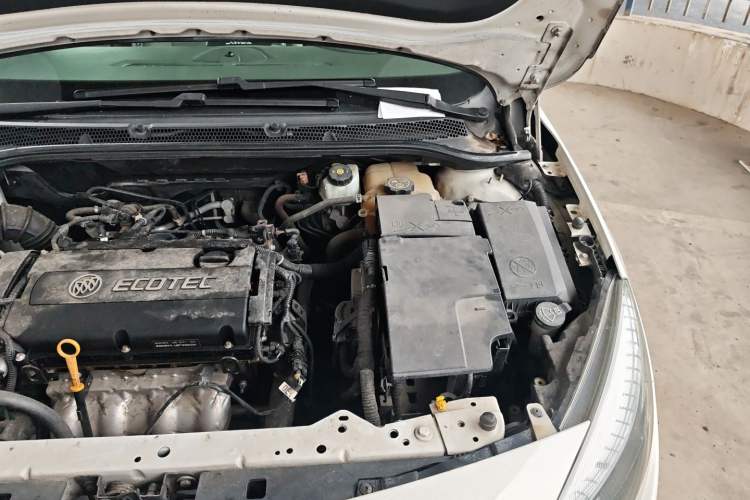 Used Buick GT 2013 XT 1.6L Manual Entry-Level Model Engine Bay Left