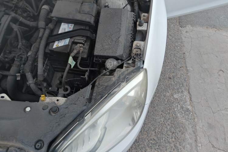 Used Buick GT 2013 GT 1.6L Manual Comfort Edition Engine Bay Left