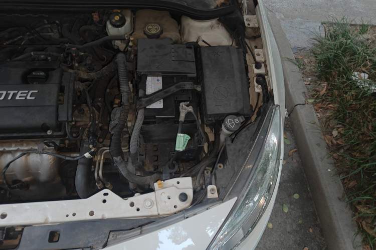 Used Buick GT 2013 XT 1.6L Automatic Fashion Edition Engine Bay Left