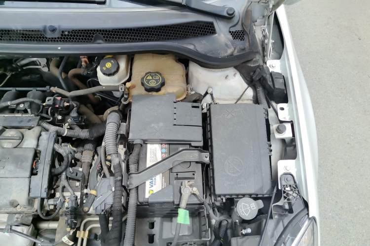 Used Buick GT 2013 GT 1.6L Automatic Fashion Edition Engine Bay Left