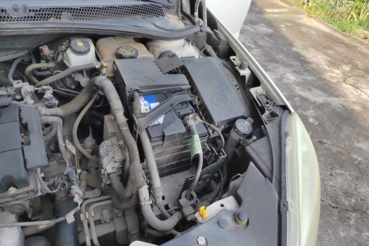 Used Buick GT 2013 GT 1.6L Automatic Fashion Edition Engine Bay Left