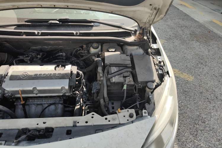 Used Buick GT 2013 XT 1.6L Automatic Fashion Edition Engine Bay Left