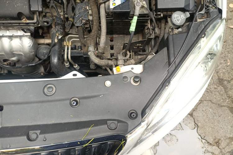 Used Buick GT 2013 GT 1.6L Automatic Fashion Edition Engine Bay Left