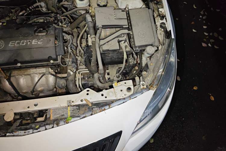 Used Buick GT 2013 XT 1.6L Automatic Fashion Edition Engine Bay Left