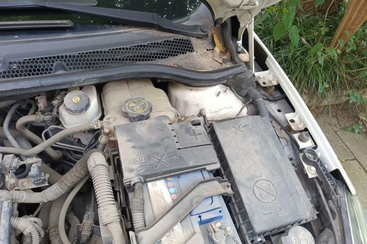 Used Buick GT 2013 XT 1.6L Automatic Fashion Edition Engine Bay Left