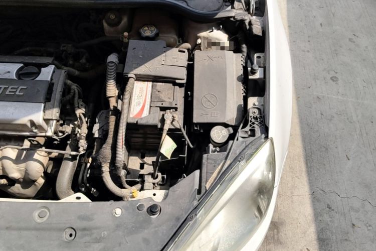 Used Buick GT 2013 GT 1.6L Automatic Fashion Edition Engine Bay Left